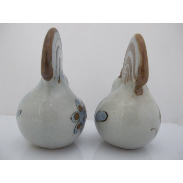 Farmhouse 1960s Ken Edwards El Palomar Chicken Tonala Mexican Farmhouse Salt & Pepper Shakers - a Pair For Sale - Image 3 of 10