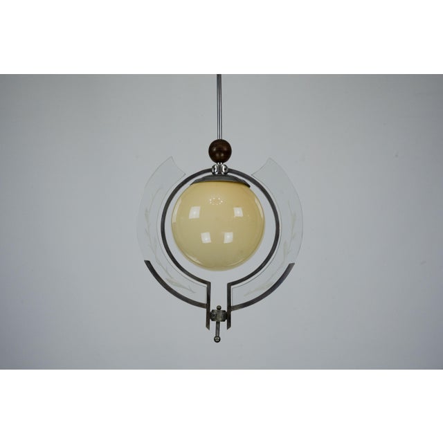 Mid-Century Modern Art Deco Italian Pendant Light with Etched Glass and Amber Globe, 1930s For Sale - Image 3 of 17