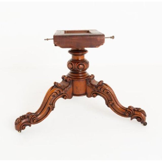 Victorian Centre Table in Walnut, 1860 For Sale - Image 4 of 7