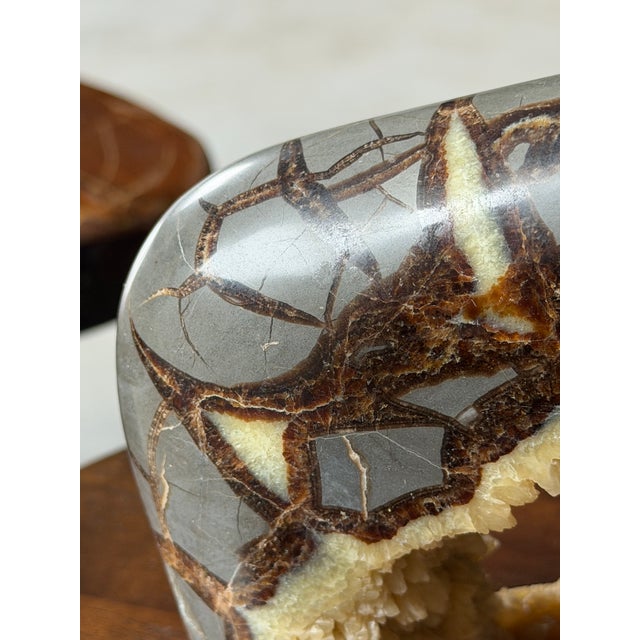 Calcite Crystal Septarian Buffalo Sculpture Carved Stone Masculine Rugged For Sale - Image 13 of 17
