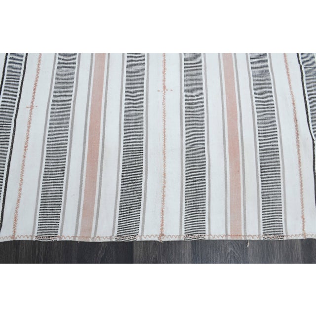 White 1970s Vintage Handmade Wool Cotton White Gray Area Rug For Sale - Image 8 of 11