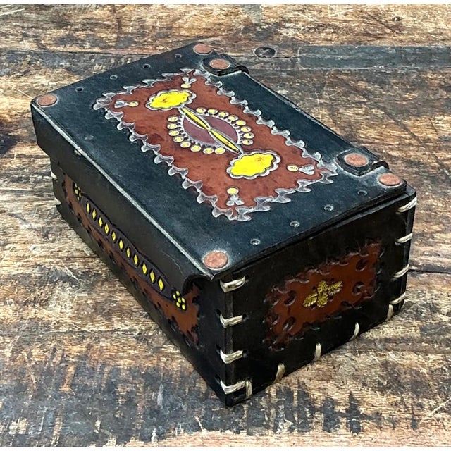 Vintage Handcrafted Leather Trinket Box For Sale In West Palm - Image 6 of 12