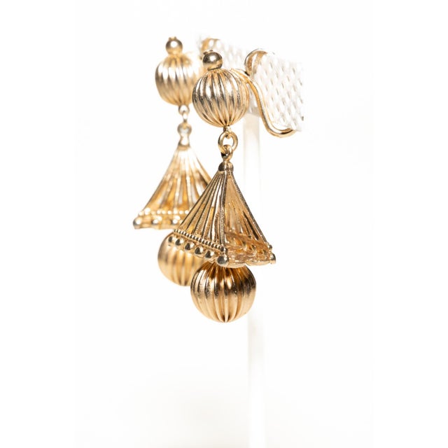 These lovely 1950's signed Napier clip on dangle earrings have a great design of a fluted ball on top and bottom with a...