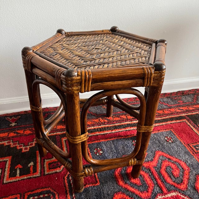 1960s Vintage Rattan & Bamboo Hexagonal Nesting Tables – Set of 3 (Newly Refinished) For Sale - Image 5 of 12