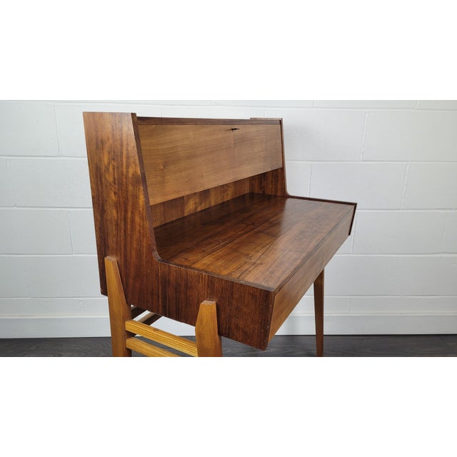Mid-Century Modern Desk, 1960s For Sale - Image 9 of 11