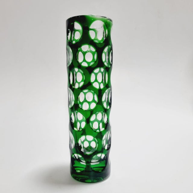 1970s Vintage Emerald Green Cut-to-Clear Lens Crystal Cylinder Vase from Nachtmann Bleikristall, 1970s For Sale - Image 5 of 12