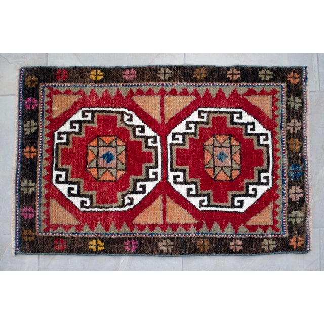 1970s Hand Knotted Small Turkish Rug Door Mat Mini Rug Bath Mat Enry Decor - 1'9" X 2'8" For Sale - Image 13 of 14