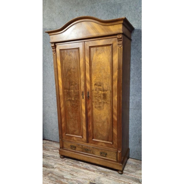 Antique Bieidermeier Style Walnut Wardrobe – Gendarme's Hat Pediment – ​​19th Century Superb antique walnut wardrobe with...