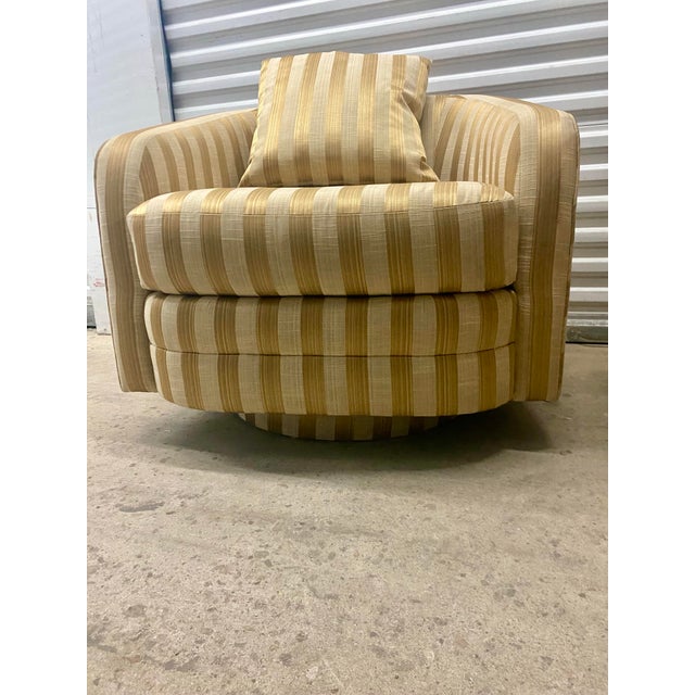1980s Vintage Mid-Century Modern Swivel 80s Barrel Lounge Chairs Attributed Milo Baughman Set of Two . For Sale - Image 5 of 12