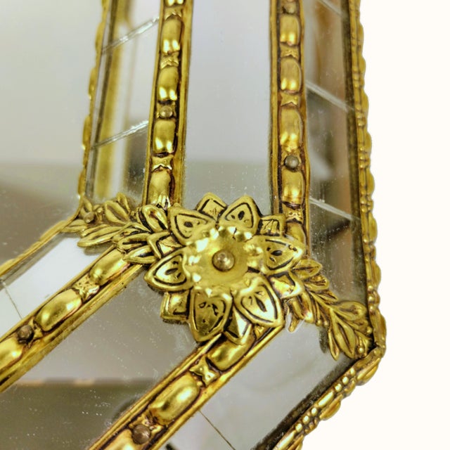 Large Vintage Venetian Hollywood Regency Octagonal Parclose Mirror with Glass and Brass Garlands, 1970s For Sale - Image 4 of 15