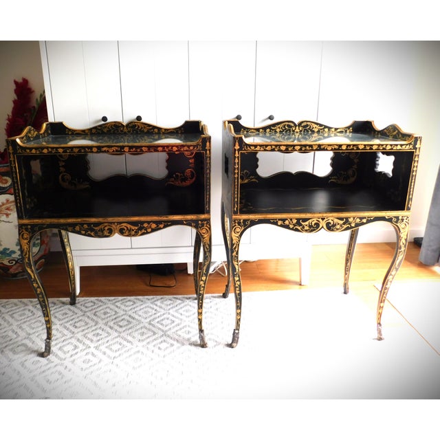 Pair of European Crossroads by John Richard Chinoiserie side tables from the 80's, in black lacquer, mercury glass and...