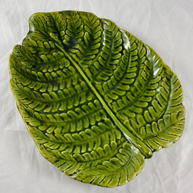 Figurative Sarreguemines Green Majolica Glazed Fern Leaf Shaped Server, France 1870 For Sale - Image 3 of 9