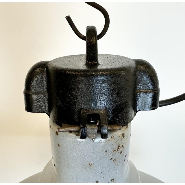 Large Mid-Century Industrial Grey Enamel Factory Lamp, 1950s For Sale - Image 4 of 17