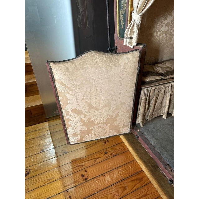 18th Century Portuguese Sedan Chair For Sale - Image 14 of 18