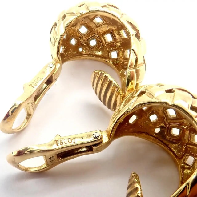 Vintage Tiffany & Co. Vannerie Basket Weave Yellow Gold Hoop Earrings, A Pair For Sale - Image 9 of 13