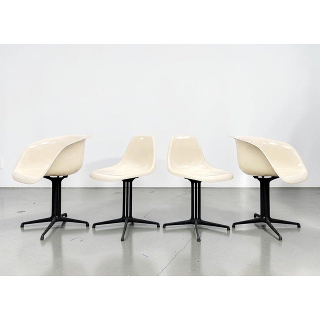 Eames Mid Century Eames for Herman Miller “La Fonda” Parchment Fiberglass Arm & Side Chairs - Set of 4 For Sale - Image 4 of 13