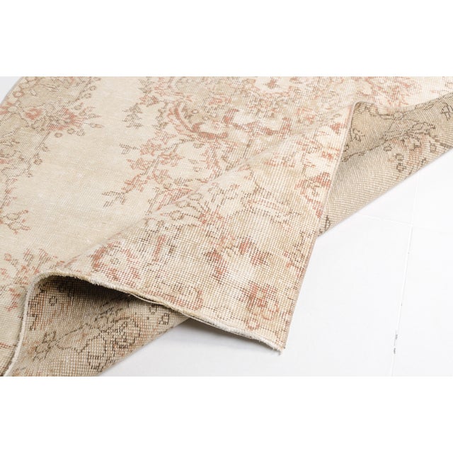 1960s Neutral Floral Medallion Rug For Sale - Image 4 of 10