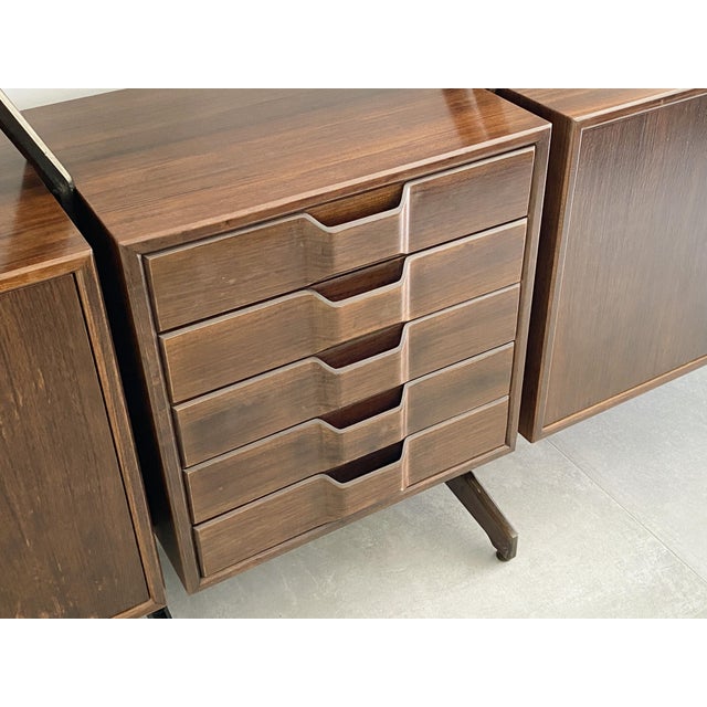 Mid-Century Italian Modern Free-Standing Bookshelf in Wood and Brass, 1960s For Sale - Image 13 of 18