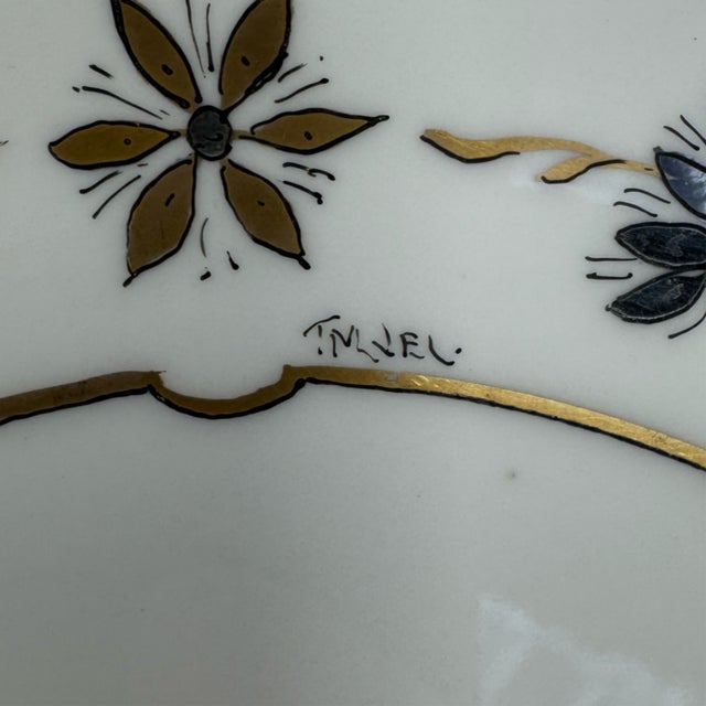 Up for sale is an exquisite antique porcelain plate showcasing a striking, highly stylized Art Deco / Secessionist...