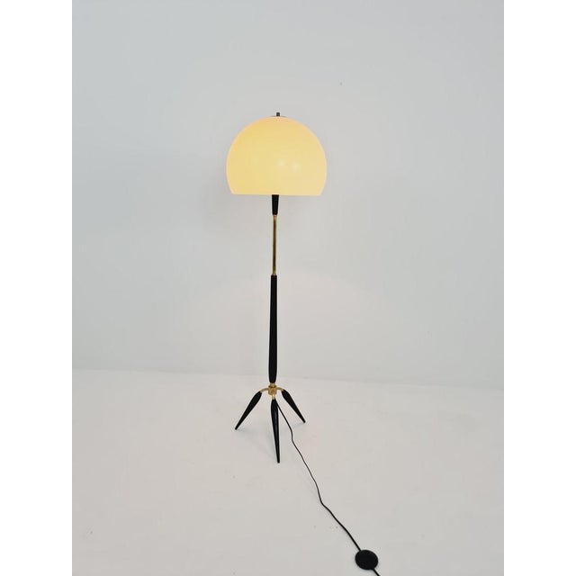 Space Age Italian Tripod Floor Lamp in Metal and Plastic, 1960s For Sale - Image 3 of 11