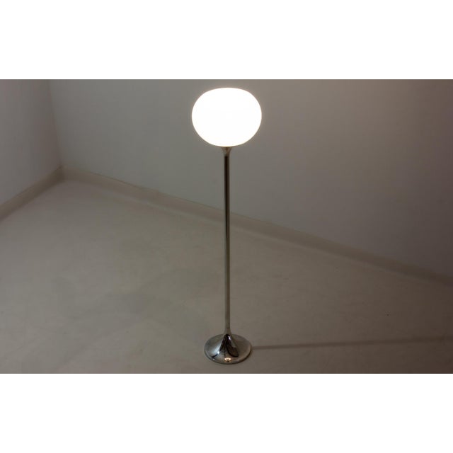 Mid-Century Modern Italian Trumpet Floor Lamp in Chrome, 1970s For Sale - Image 3 of 8