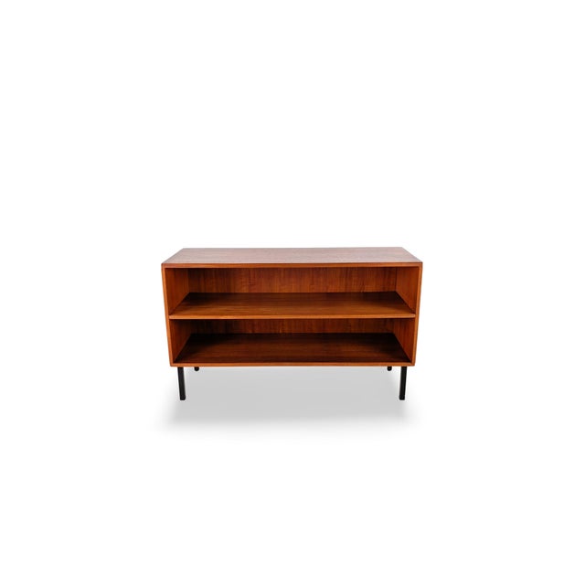 We are offering a beautiful teak sideboard for sale from the former German premium manufacturer Holzäpfel KG. Designed by...