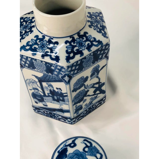 Late 20th Century Late 20th Century Chinoiserie Blue and White Lidded Jar For Sale - Image 5 of 10