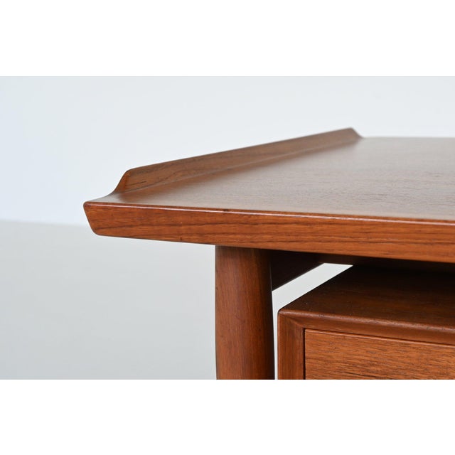 Brown Model 207 Writing Desk in Teak by Arne Vodder for Sibastm 1960 For Sale - Image 8 of 18