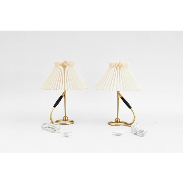 Vintage Model 306 Table Lamps in Brass and Paper by Kaare Klint for Le Klint, Denmark, 1950, Set of 2 For Sale - Image 5 of 6