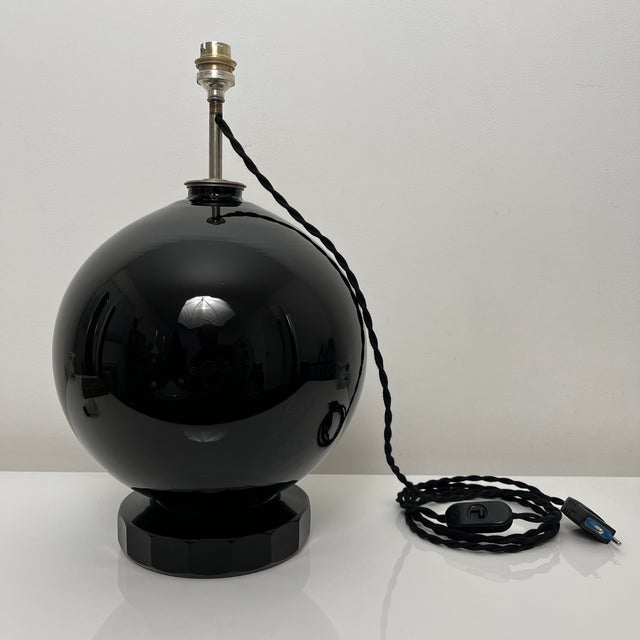 Spherical Desk Lamp in Black Opaline Glass in the style of Jacques Adnet, France, 1930s For Sale - Image 15 of 18