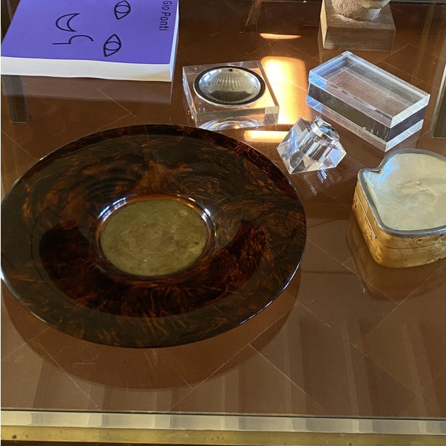 Hollywood Regency Brass and Tortoiseshell Acrylic Glass Tray from Guzzini, Italy, 1970s For Sale - Image 10 of 18