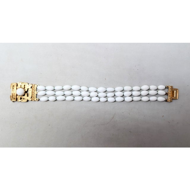 Vintage 1960s Signed Napier Goldtone & White Beaded Asian Influenced Bracelet For Sale In Philadelphia - Image 6 of 13
