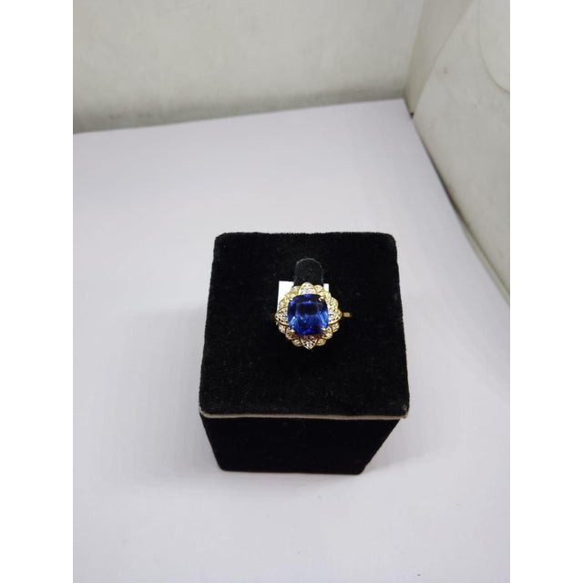 Natural Blue Sapphire 3.60cts & Diamond 0.20cts Ring in 18k Gold For Sale - Image 4 of 8