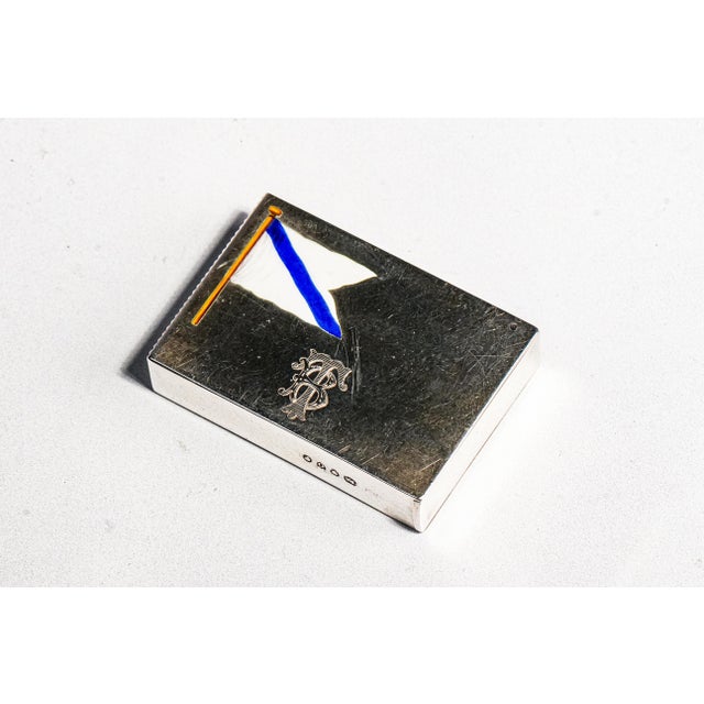 Step into the refined world of late Victorian gentlemen’s accessories with this exceptional English sterling silver vesta...
