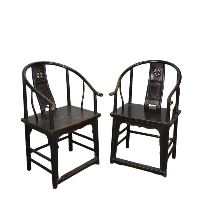 This round back armchair is a signature classic Chinese design long favored by Chinese scholars. The S-curved backrest and...