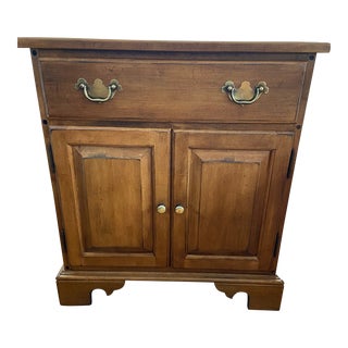 1980s Ethan Allen Nutmeg Maple Side Table For Sale