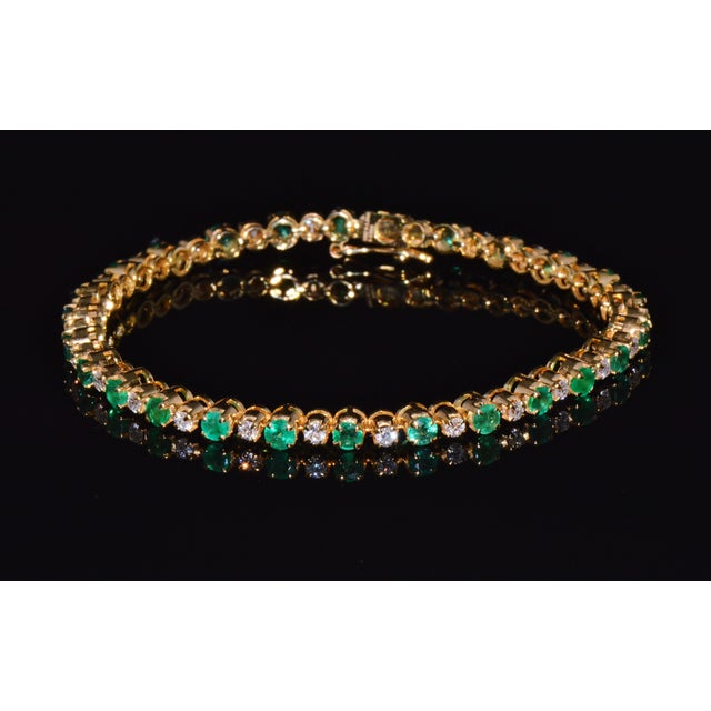 Late 20th Century Certified Natural 4.90Cts vs F Diamond Emerald 18k Solid Gold Tennis Bracelet For Sale - Image 15 of 16