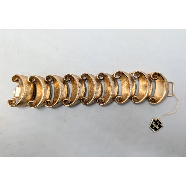 1950s Vintage 1950s Signed Napier Goldtone Textured Crescent Shaped Link Bracelet For Sale - Image 5 of 10