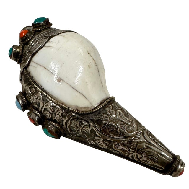 Antique White Mid-20th Century Tibetan Ritual Conch Shell Trumpet For Sale - Image 8 of 11
