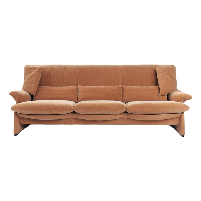 Portovenere Wingback 3-Seater Sofa in Peach Upholstery by Vico Magistretti for Cassina, Italy, 1980s For Sale