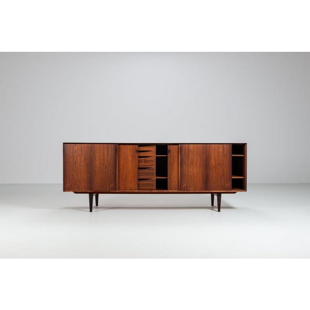 1960s Sideboard in Rosewood attributed to Henry Rosengren Hansen for Brande Møbelindustri, Denmark, 1960s For Sale - Image 5 of 18