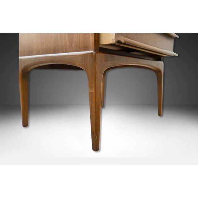Wood 1960s Mid-Century Lane Rhythm Series Walnut Nightstand End Table For Sale - Image 7 of 9