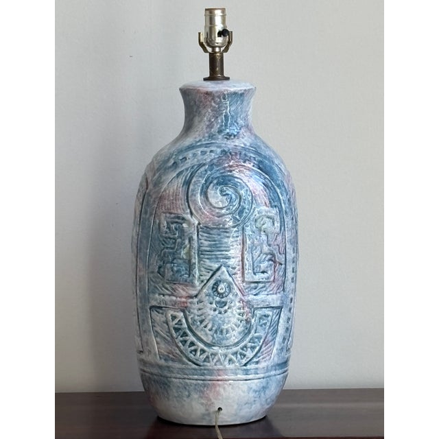 Mid-Century Modern Aztec-Inspired Ceramic Table Lamp For Sale - Image 10 of 17