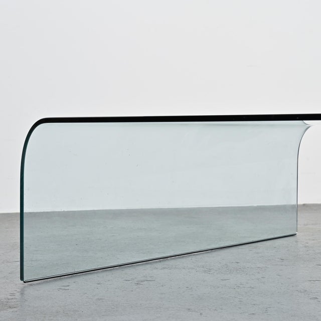 Ghost Curved Glass Coffee Table from Fiam, 1980s For Sale - Image 6 of 12