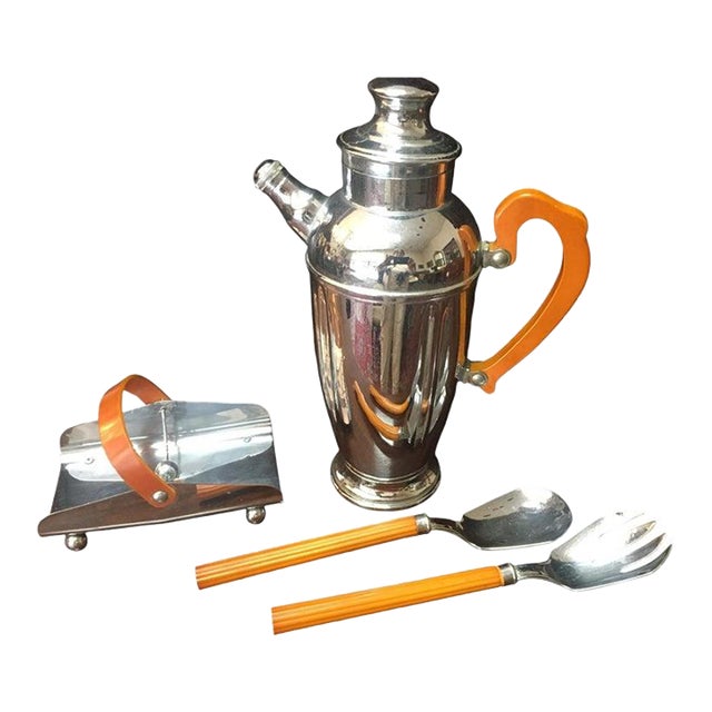 1930s Art Deco Chromium Cocktail Shaker Serving Set W/Butterscotch Bakelite Handles For Sale