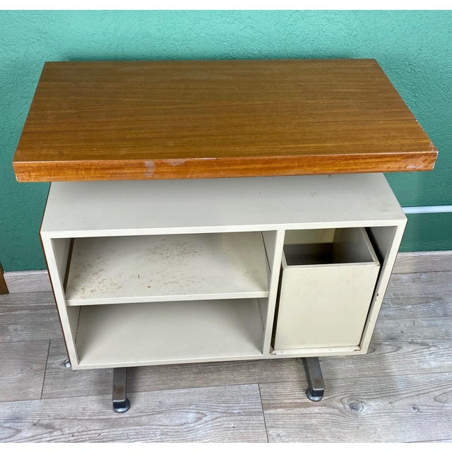 Industrial Side Table by Daciano Da Costa for Metalúrgica da Longra, 1960s For Sale - Image 4 of 17