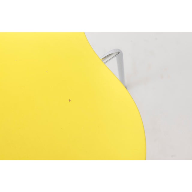 Arne Jacobsen Chair – Model 3107 (Series 7) 1 chair available | Produced approx. 1990s Iconic design by Arne Jacobsen: the...