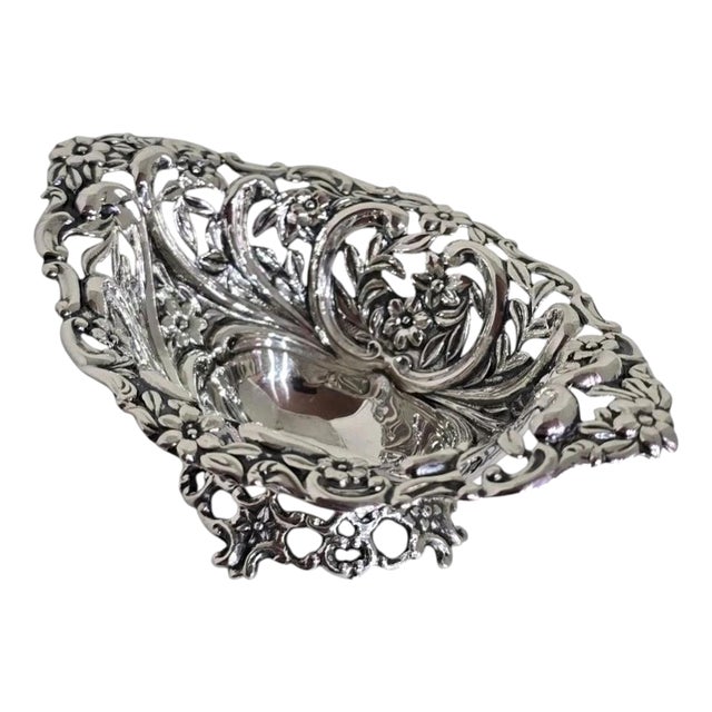 Antique Victorian Sterling Silver Repoussé Trinket Dish from Henry Matthews, 1894 For Sale