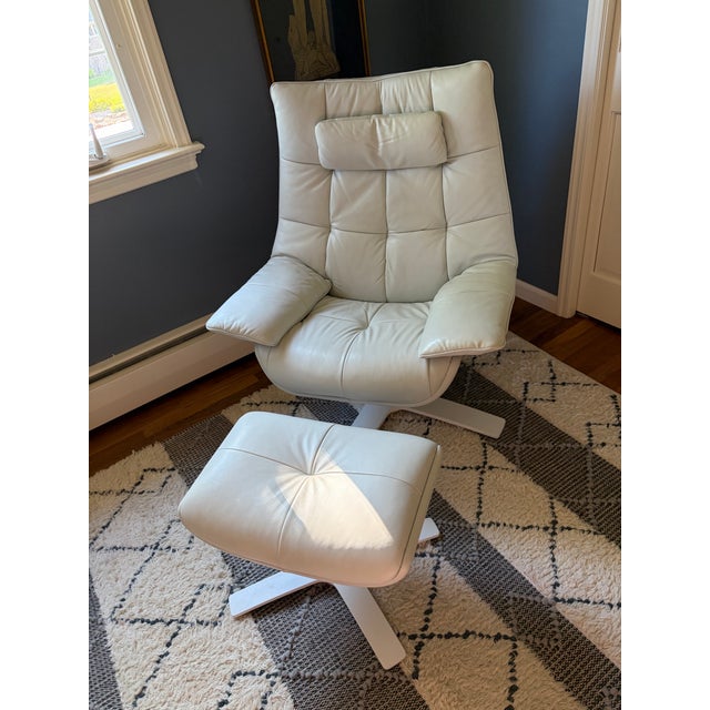 Natuzzi Leather Recliner Set of 2 With Ottomans For Sale - Image 4 of 7