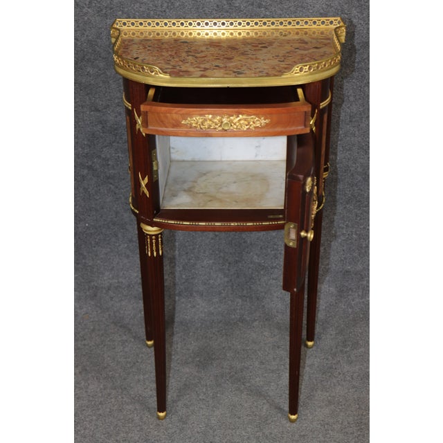 François Linke Pair of French Bronze and Marble Top Night Stands Attributed to François Linke For Sale - Image 4 of 11